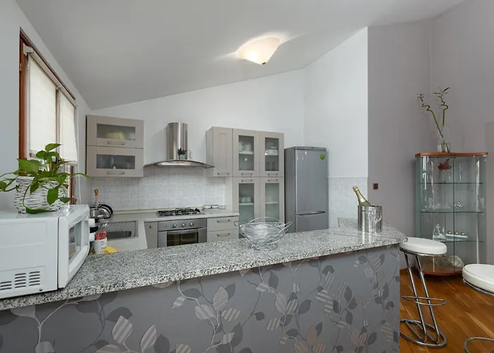 Biba Lux Πόρετς